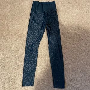 Takara Shine Carbon 38 High Rise 7/8– Cheetah Print in Blue/Green